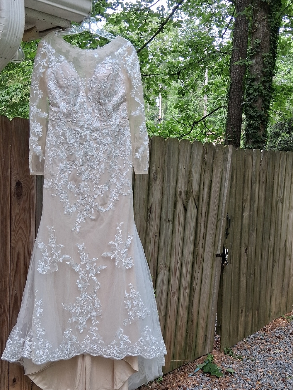 Wedding Gown-Antique White  Lace Long-Sleeve-(NEW)